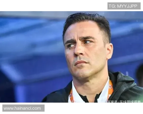 足球巨星低谷时刻：从巅峰到低谷的蜕变与重生之路